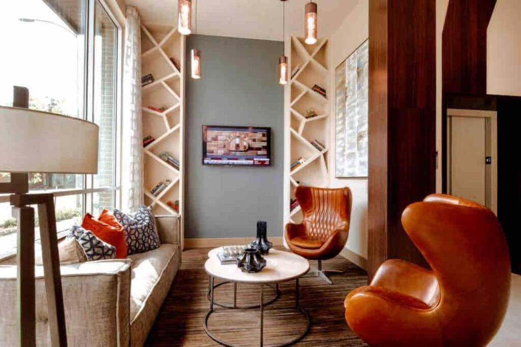 Downtown Living 1Br W/ Free Parking Garage Appartement Houston Buitenkant foto