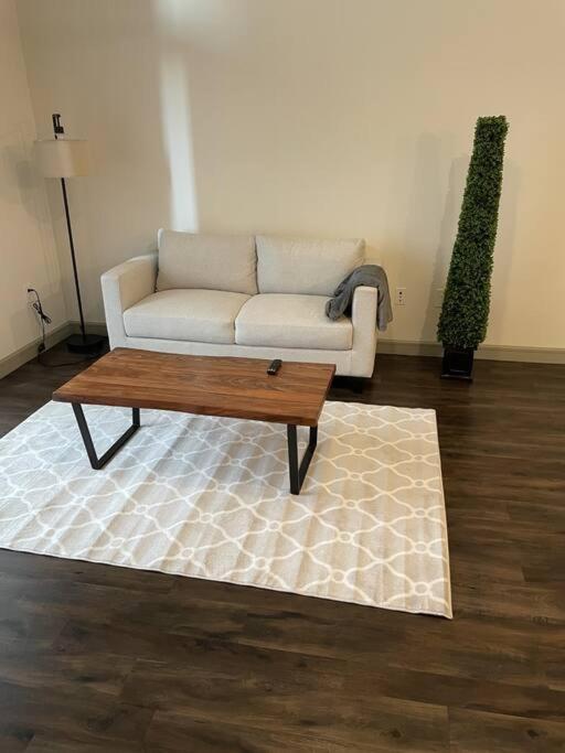 Downtown Living 1Br W/ Free Parking Garage Appartement Houston Buitenkant foto